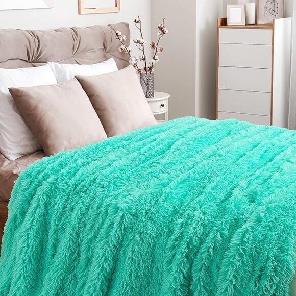 TOONOW Extra Soft Fuzzy Faux Fur Blanket Queen Size 78"x90", Reversible … - Picture 13 of 16